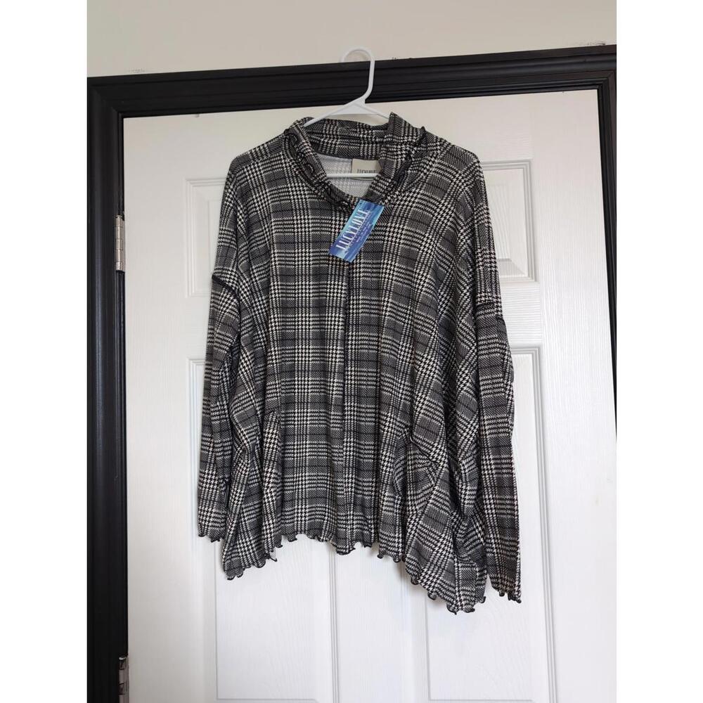 Medium NWT plaid poncho top